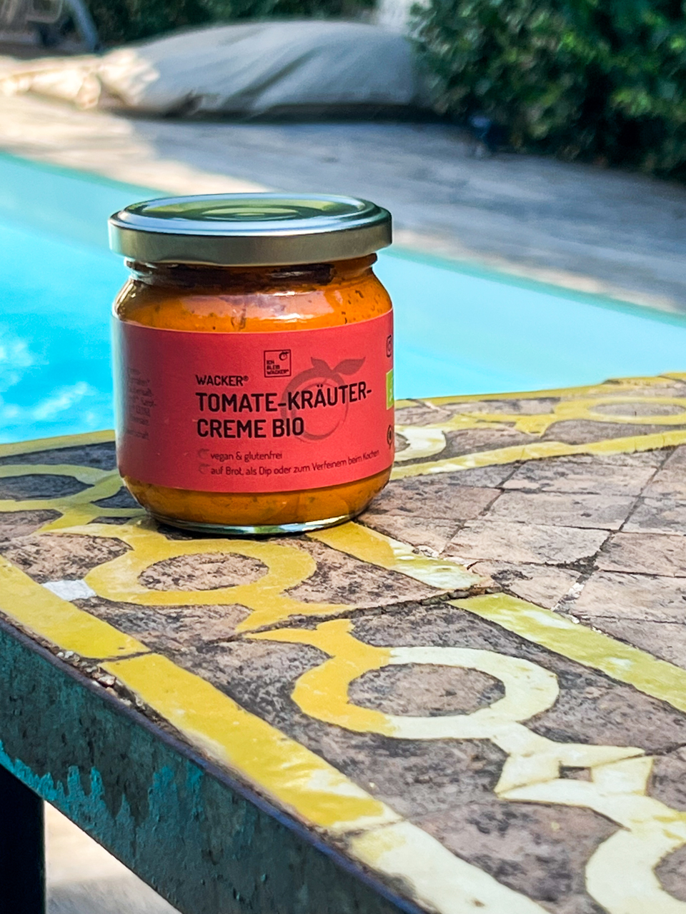 Tomate-Kräuter-Creme: Sommerlicher Aufstrich